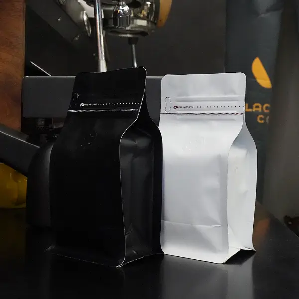 Sachets de café noirs et blancs de 150g avec fermeture éclair refermable