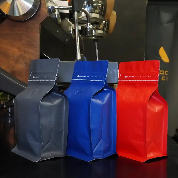 150Sachets de café G Stock en couleurs bleu, rouge et gris