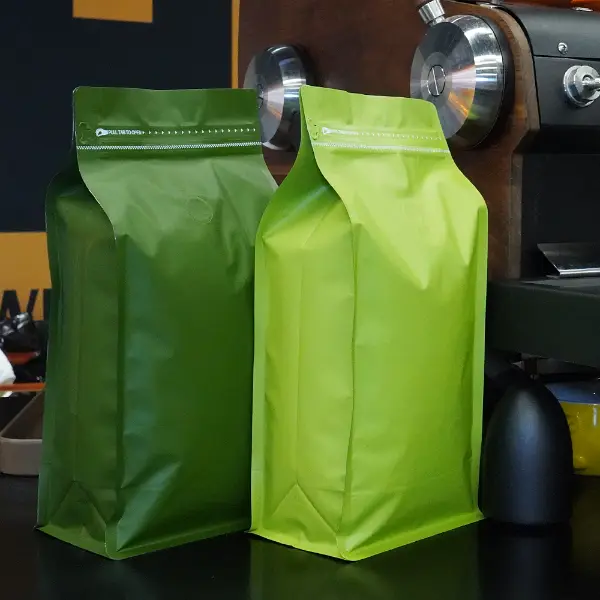 1Sacs de stock KG pour emballages alimentaires avec des options en plastique et papier kraft