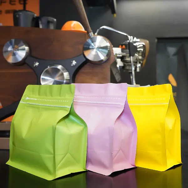 250g Sachets de café à stock horizontaux avec valve sur le plan de travail