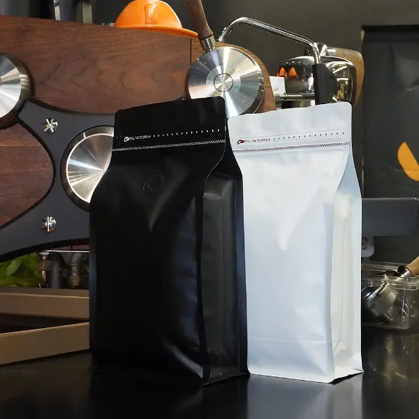 500G Stock Coffee Sacs en papier kraft et plastique, Vue de face pour l’emballage du café
