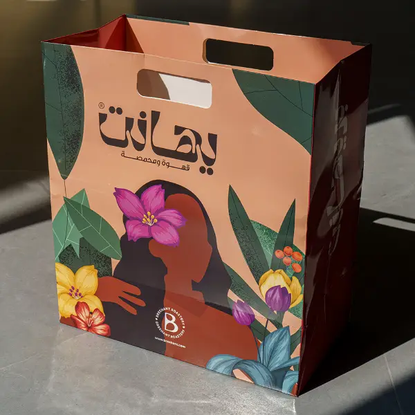 Sac cadeau café avec design premium et emballage à bandelettes suspendues