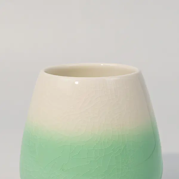 Conception et impression d’une tasse céramique avec une surface de glaçure en dégradé vert