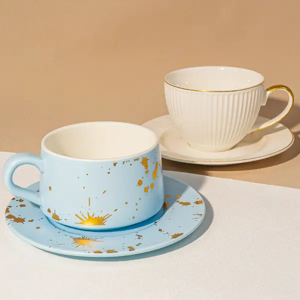 Tasse à café en céramique en feuille d’or avec soucoupe assortie, Finition émaillée faite main
