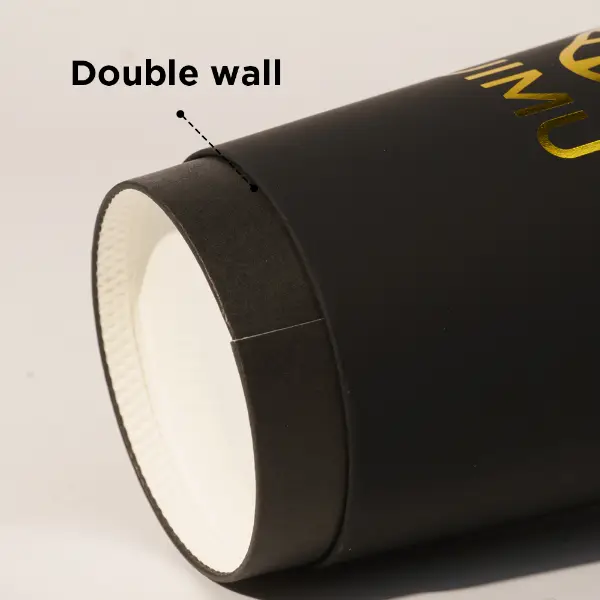 Tasse en papier à double paroi à estampage chaud montrant une couche extérieure isolée