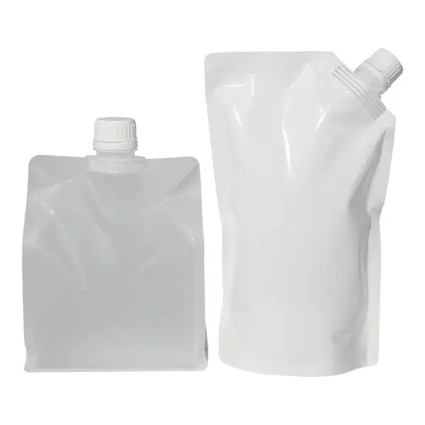 Finition mate, finition transparente détail du matériau de la pochette du bec avec surface lisse et bec étanche.