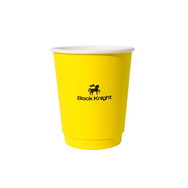 Un seul gobelet en papier jaune avec le logo Black Knight montré en vue de face propre