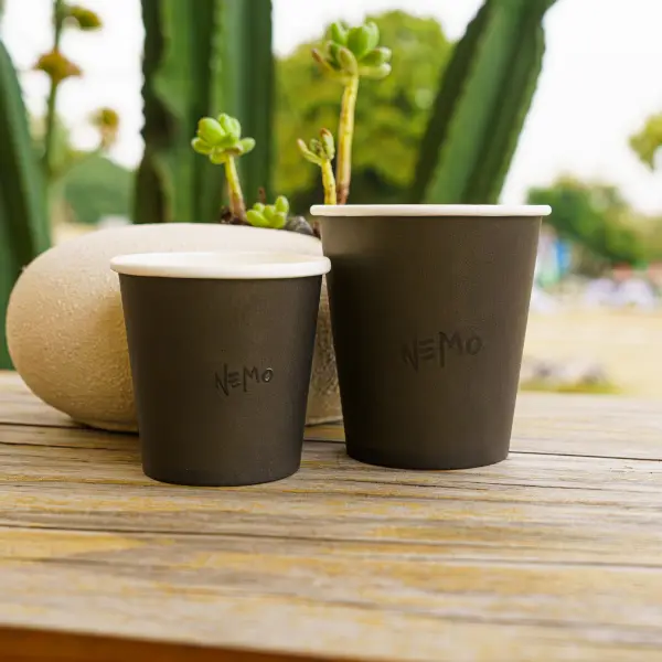 Tasses en papier UV mat personnalisées avec un logo en extérieur