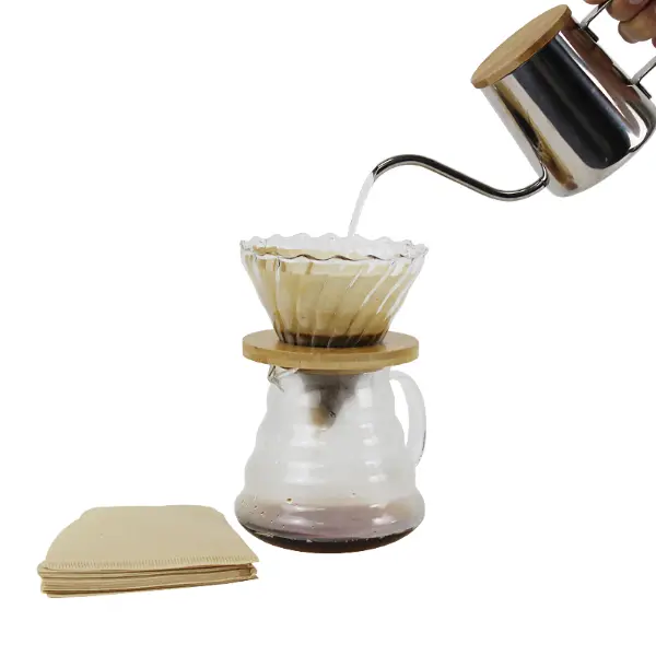 Papier filtre à café V60 lors du processus de versement