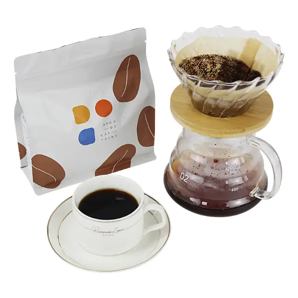 Papier filtre V60 avec filtre à café en verre