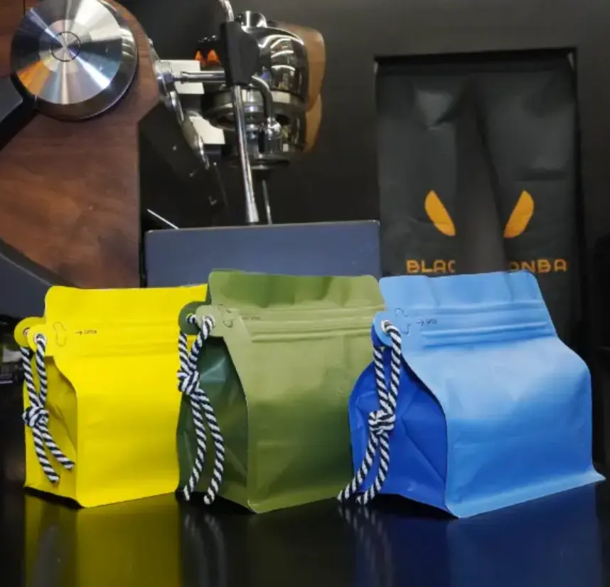 Sacs à café avec gros de porte-badges